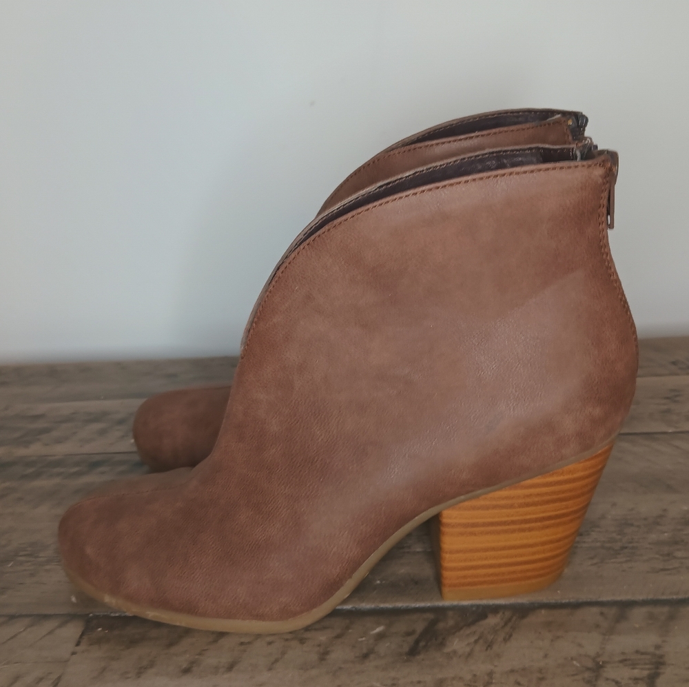 A2 by Aerosoles Gravity HeelRest Booties